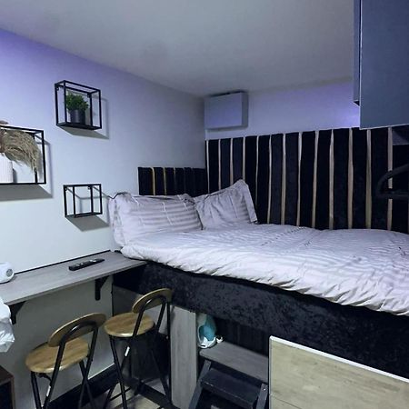 Studio Apartment In Bolton Town Dış mekan fotoğraf